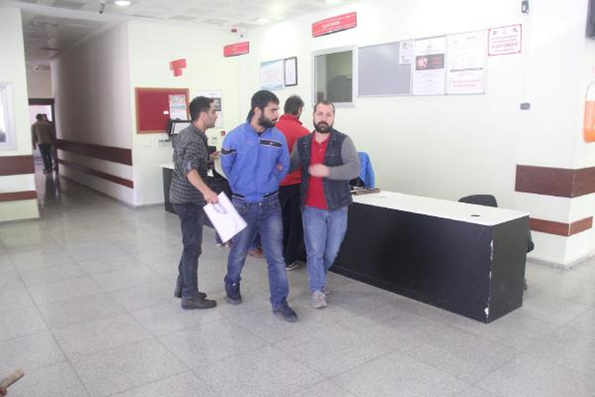 Işıkta Bekleyen Otomobilde Kapkaç Yaptı, Yakalandı