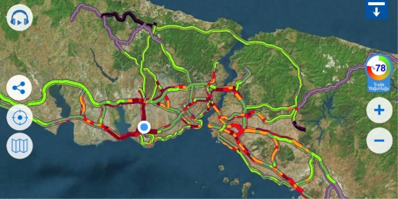 İstanbul\'da Sağanak Yağış Trafiği Durma Noktasına Getirdi