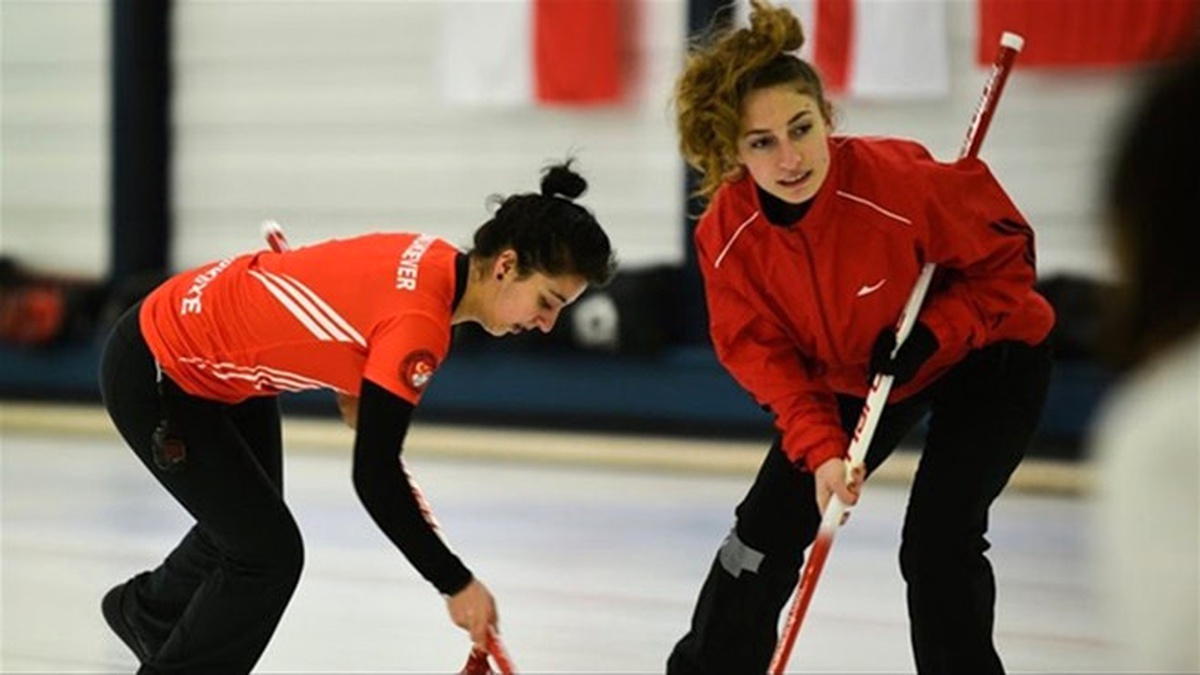 Kadın Milli Curling Takımı\'na Coşkulu Karşılama