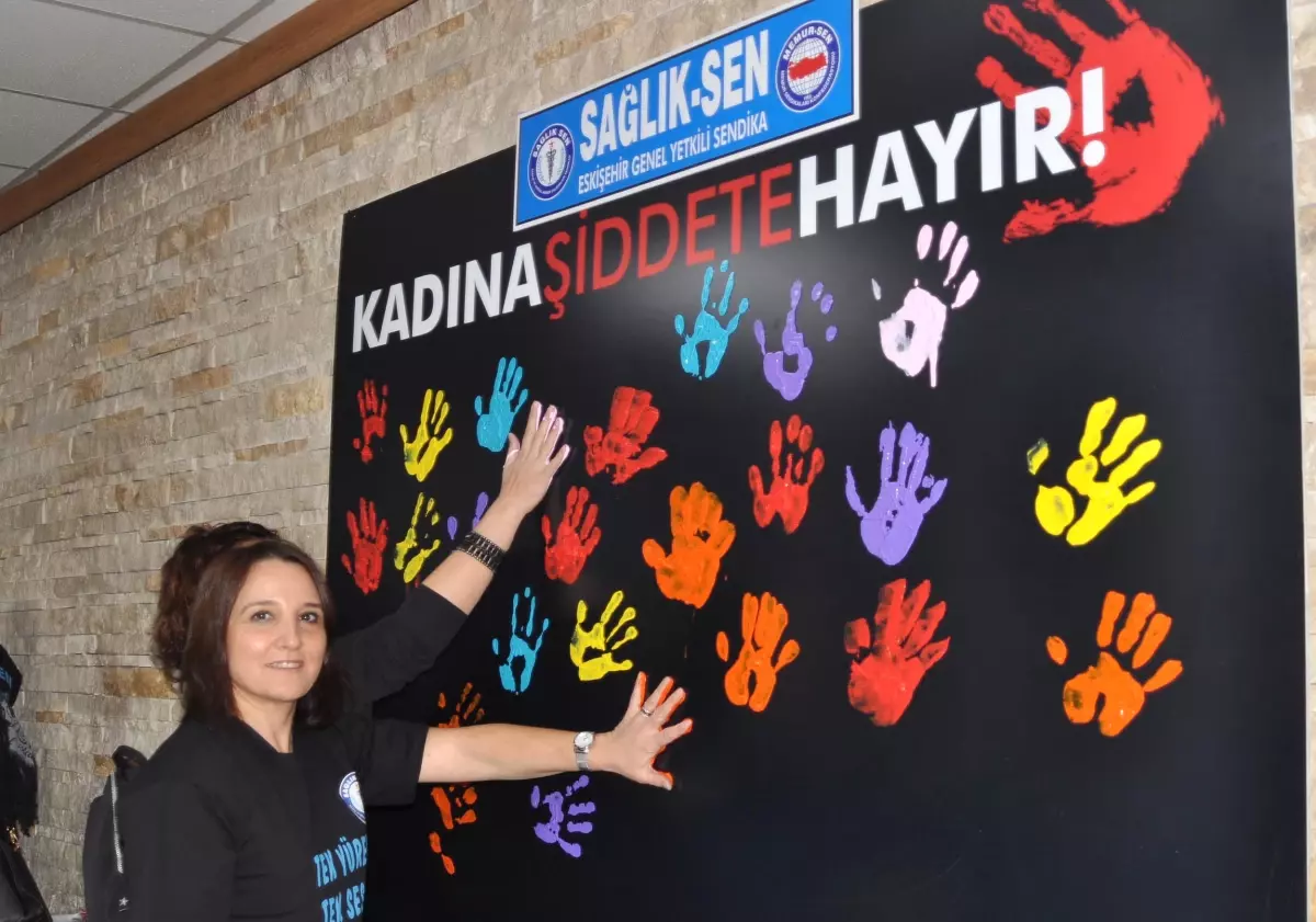 Kadına Yönelik Şiddete Boyalı Protesto