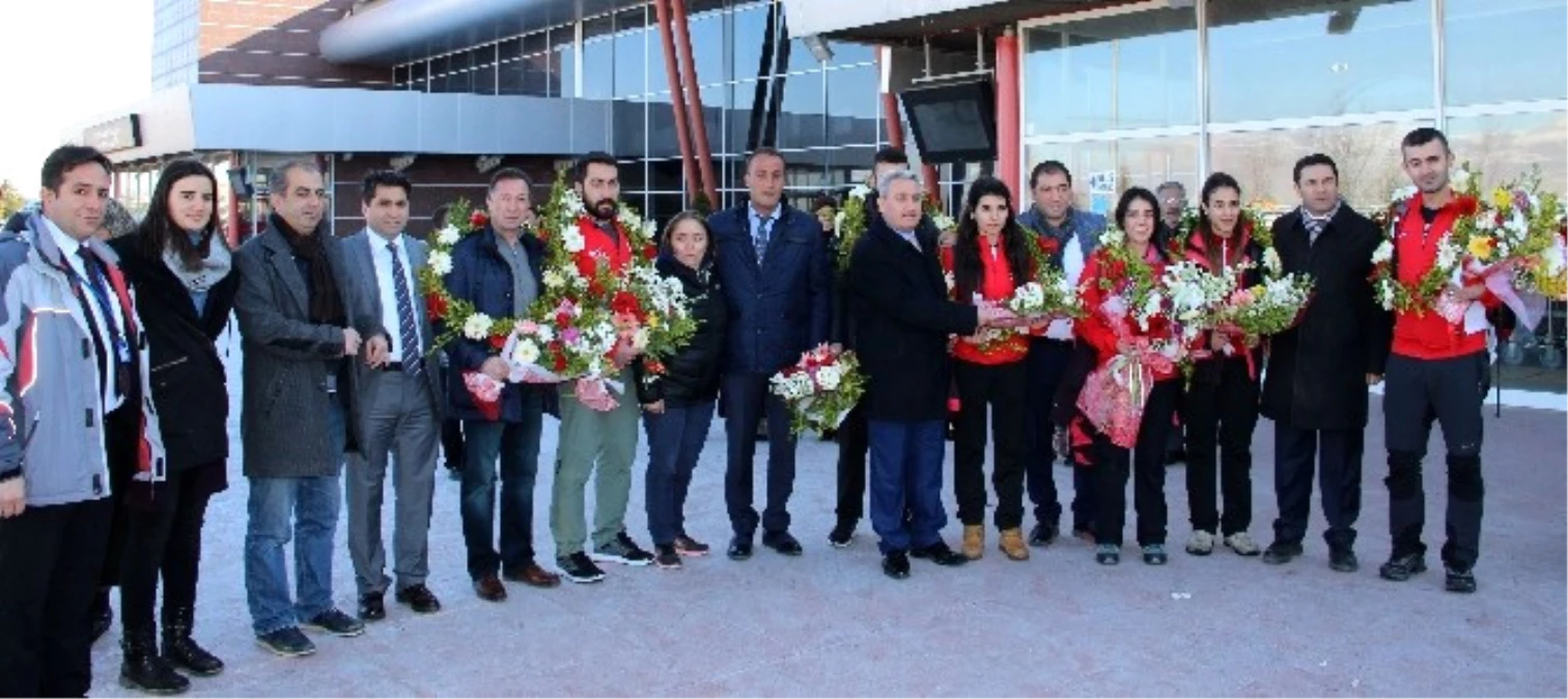 Kadınlar Curling Takımı Avrupa İkincisi Oldu