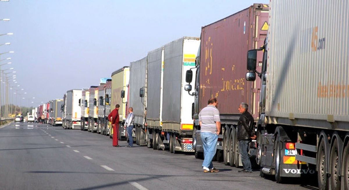 Kapıkule\'de 13 Kilometrelik Tır Kuyruğu