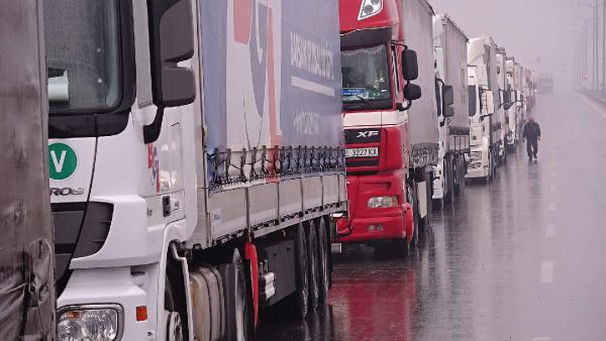 Kapıkule\'de 13 Kilometrelik Tır Kuyruğu