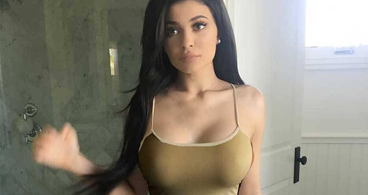 Kylie Jenner'ın 'Göğüs Dolgusu' İddiaları Yeniden Gündeme Geldi