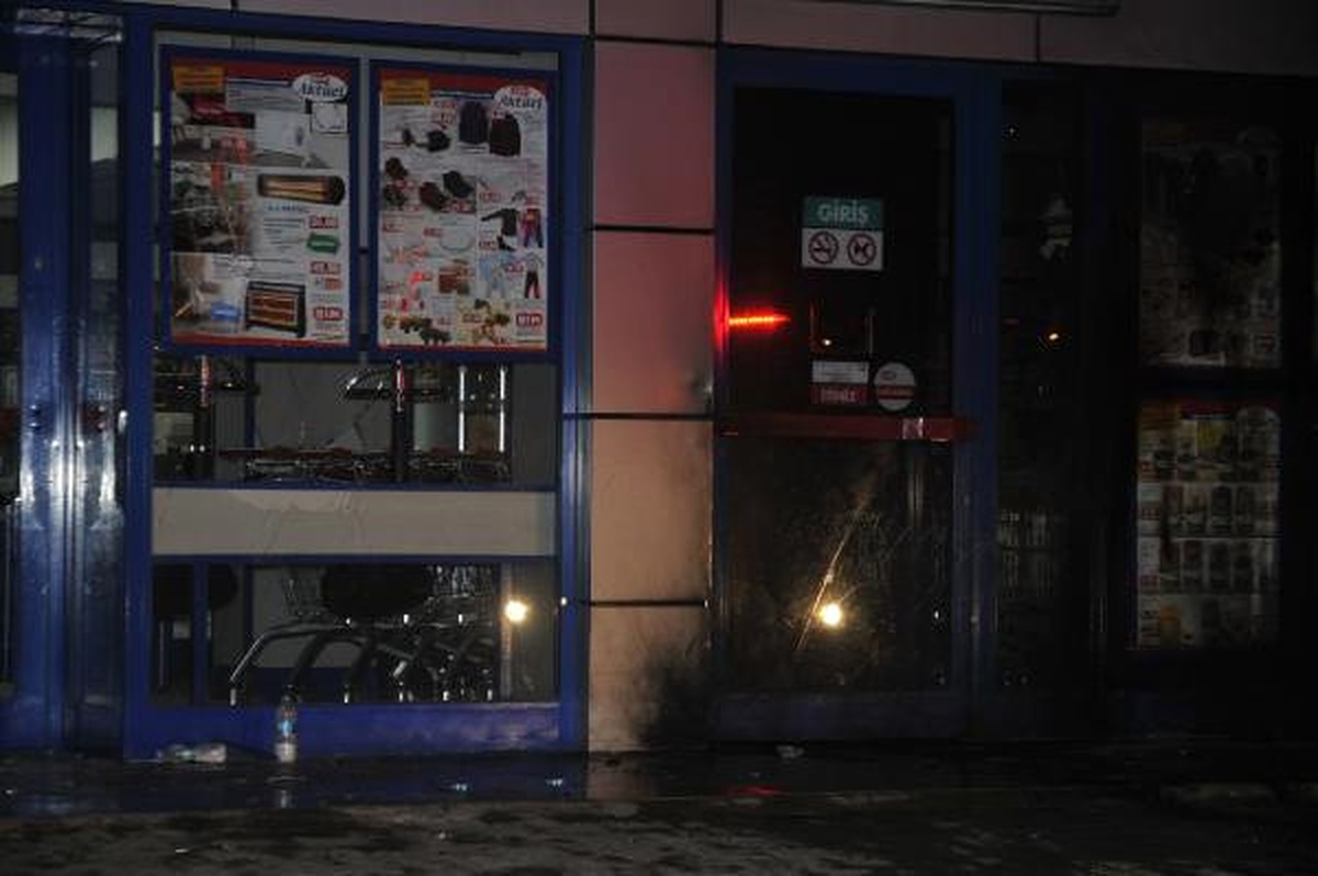 Market Zincirine Silahlı- Molotoflu Saldırı