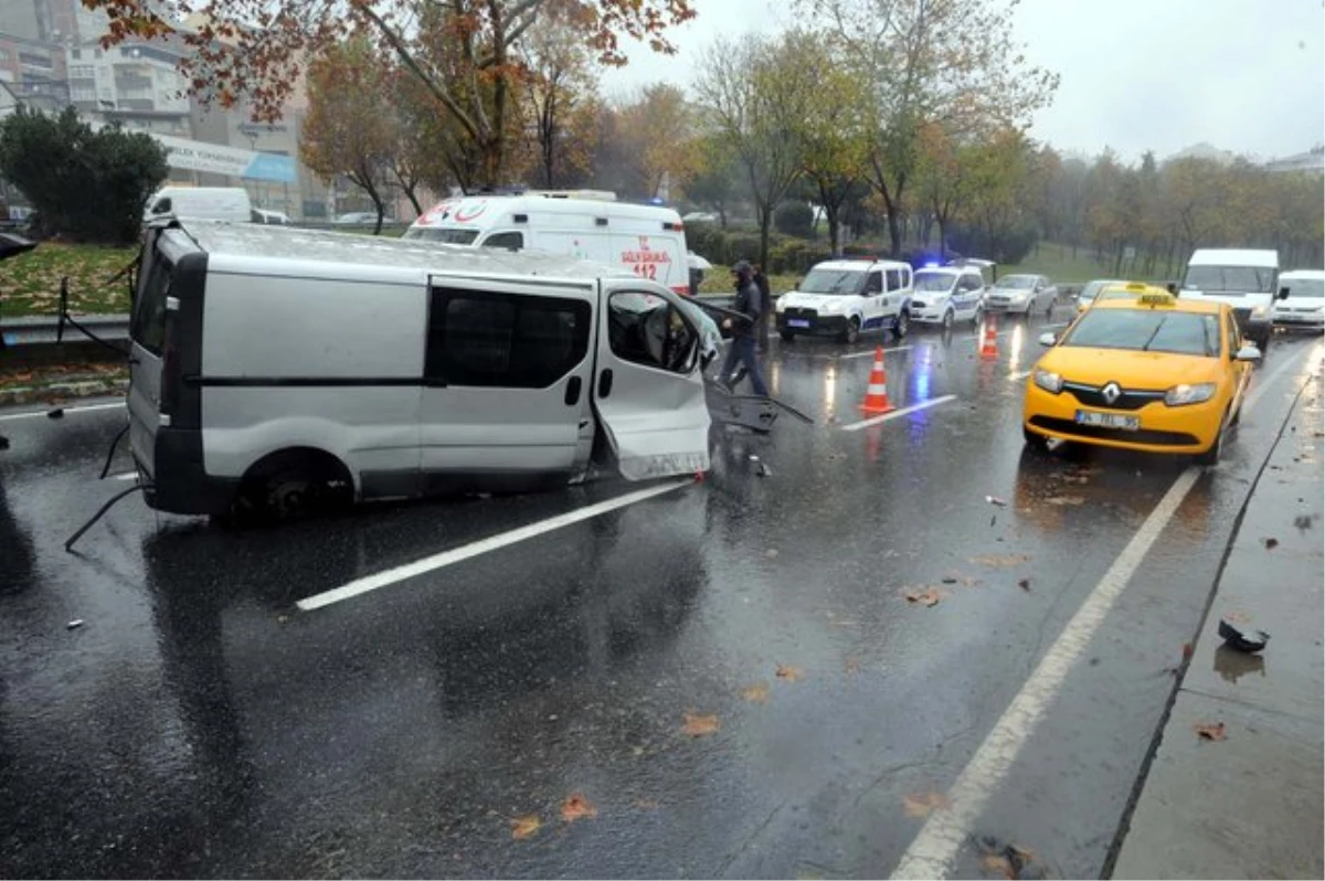 Şişli\'deki Kazada Motoru Sökülen Aracın Hız İbresi Takılı Kaldı