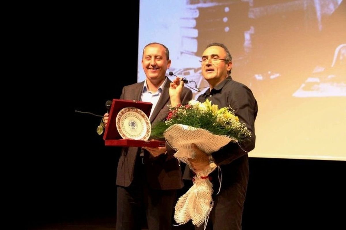 Sunay Akın Biga\'da Sahne Aldı