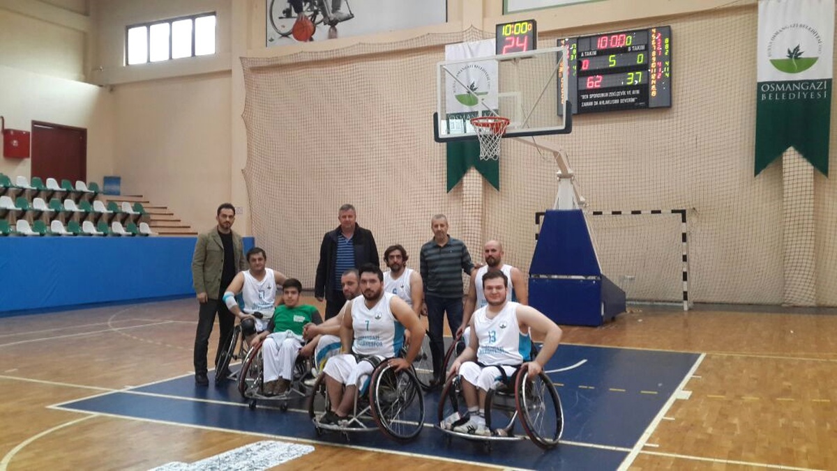 Tekerlekli Sandalye Basketbol Takımı Farklı Kazandı