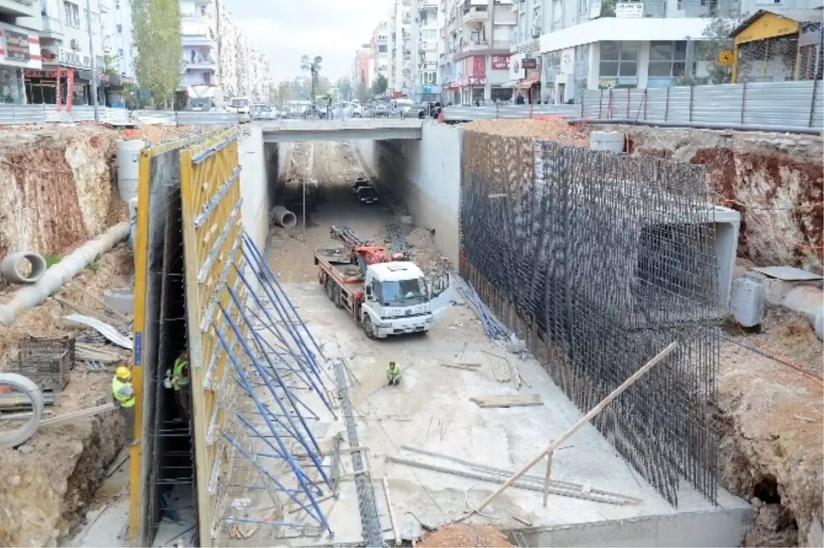 Tonguç Caddesi\'nde Sona Doğru