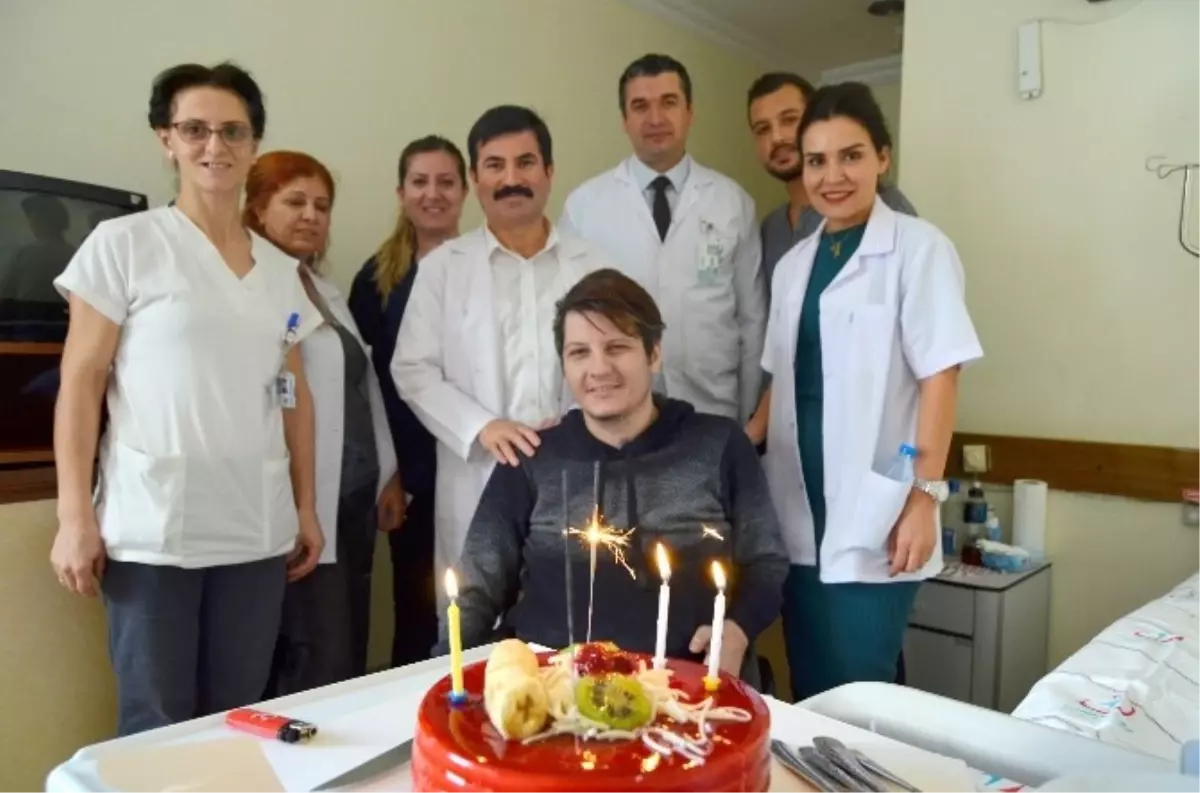 Tunceli Gazisi\'ne Hastanede Sürpriz Doğum Günü