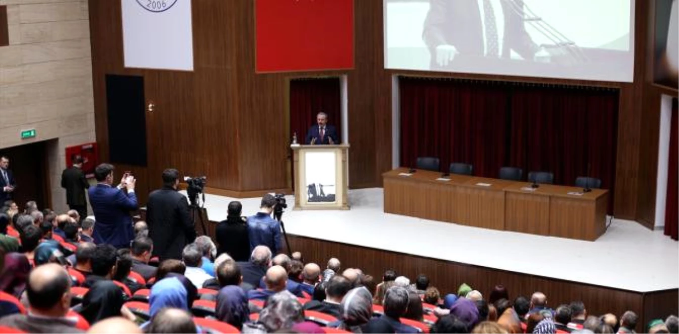 Türkiye\'de Anayasalar ve Siyaset" Konferansı