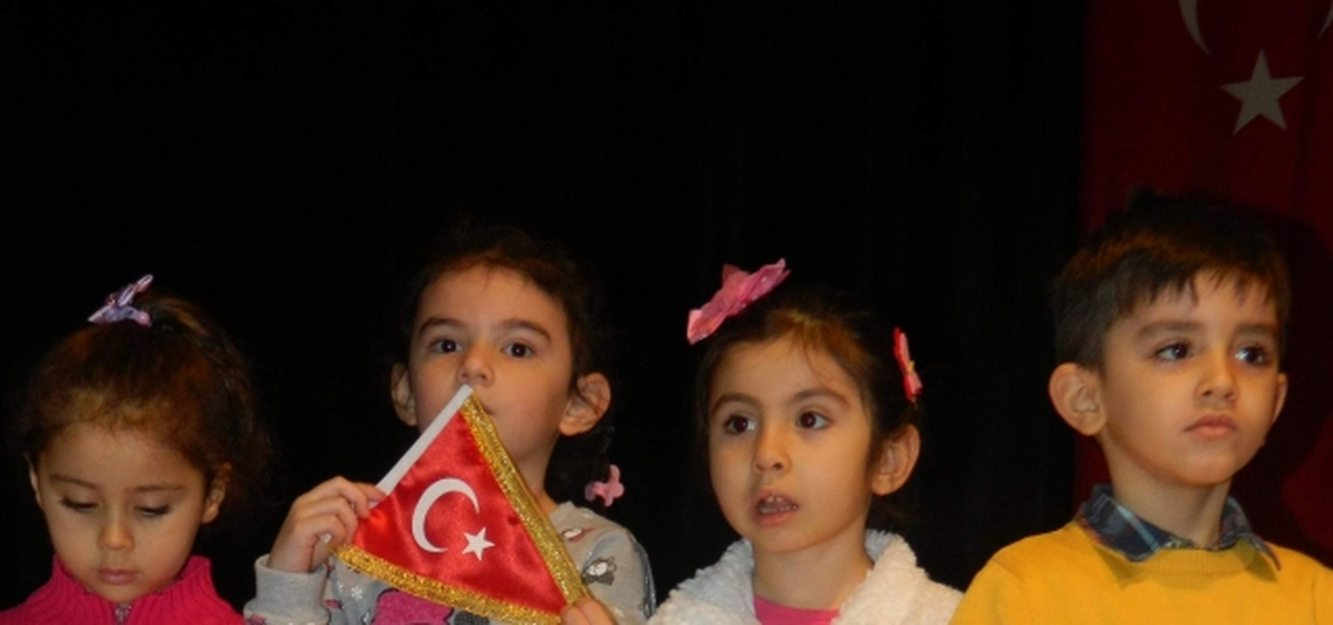 Üniversite Öğrencileri Bayrağın Önemini Anlattı