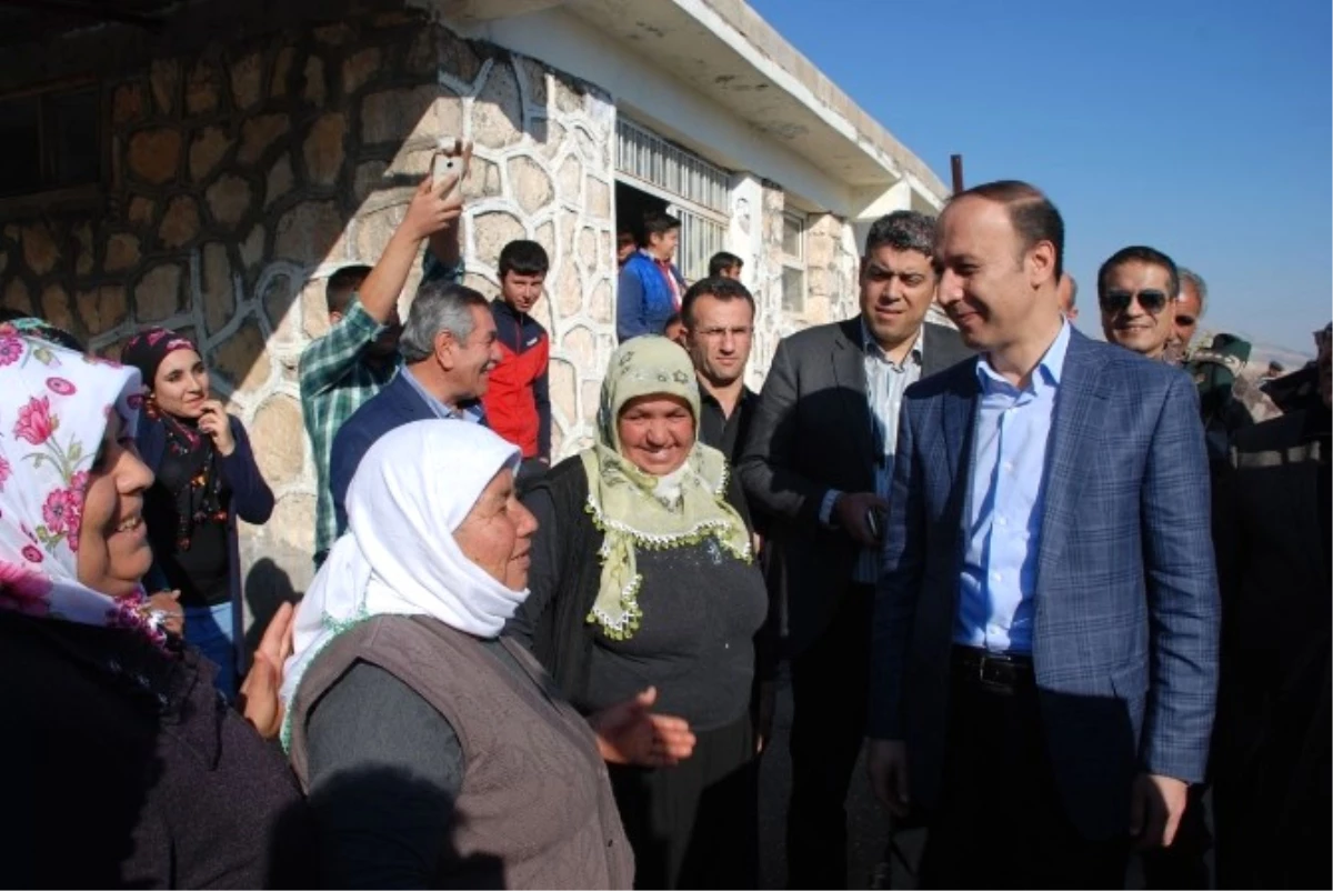 Vali Abdullah Erin ve Protokol Üyeleri Köylülerle Bir Araya Geldi