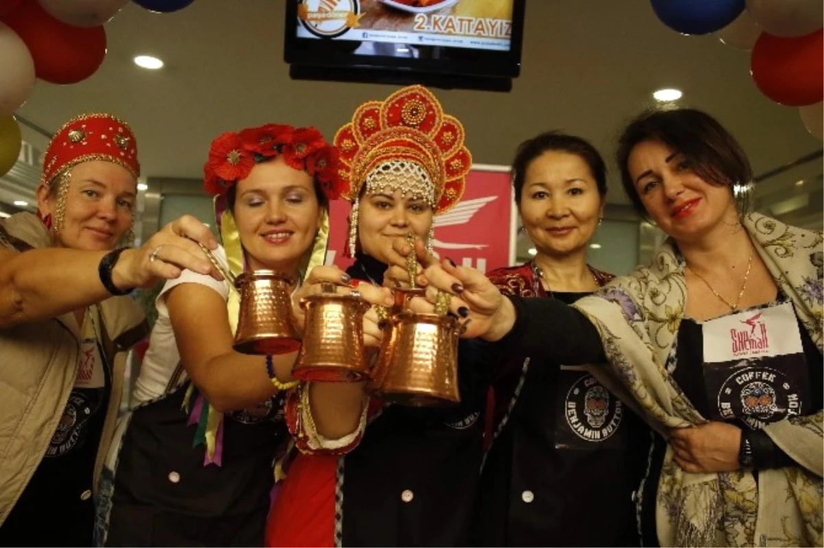 Yabancı Gelinler En Güzel Türk Kahvesini Yapmak İçin Yarıştı