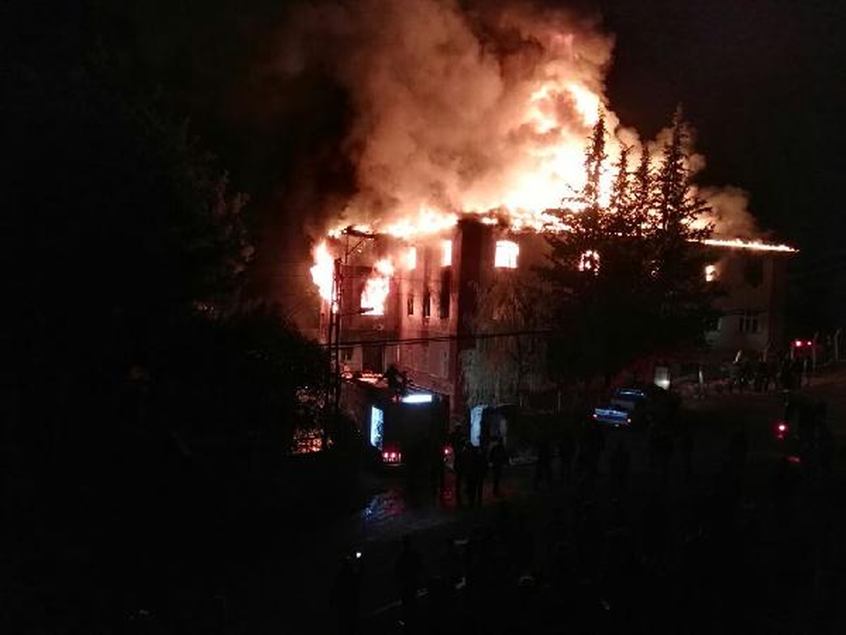 Adana\'da Kız Öğrenci Yurdunda Yangın; 3 Öğrenciye Ulaşılamıyor (2)