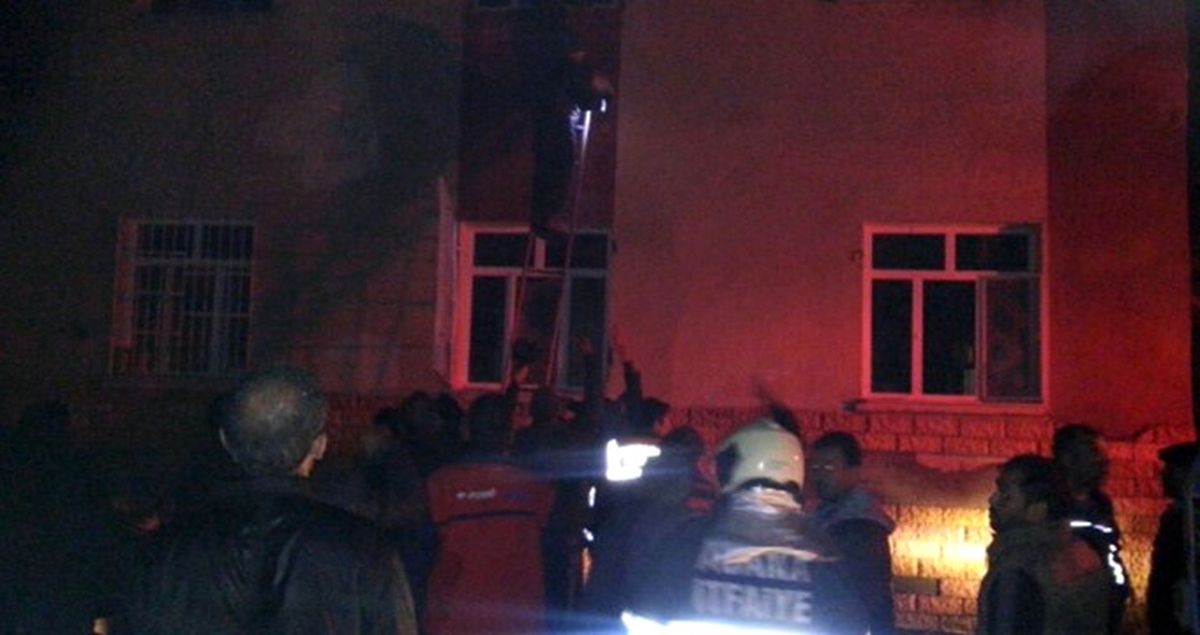 Adana'daki Yangın Faciasında Yangın Merdiveninin Kilitli Olduğu İddia Edildi