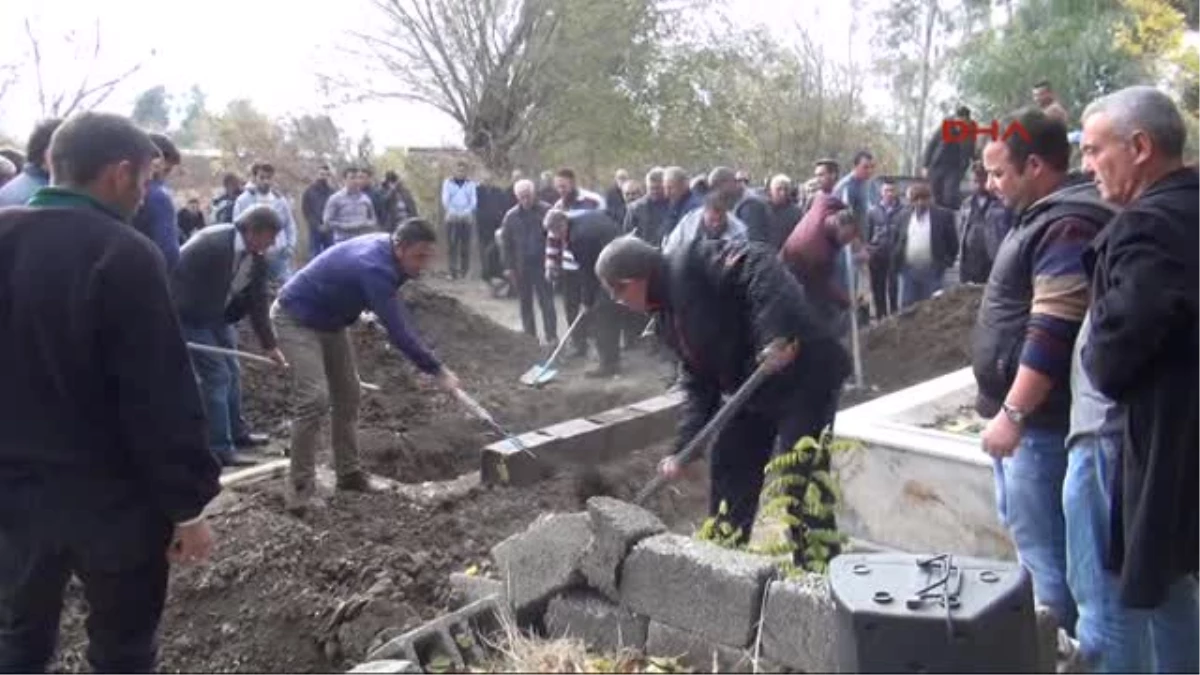 Adana Polis Memuru, Kardeşi ve Yengesini Öldürdü
