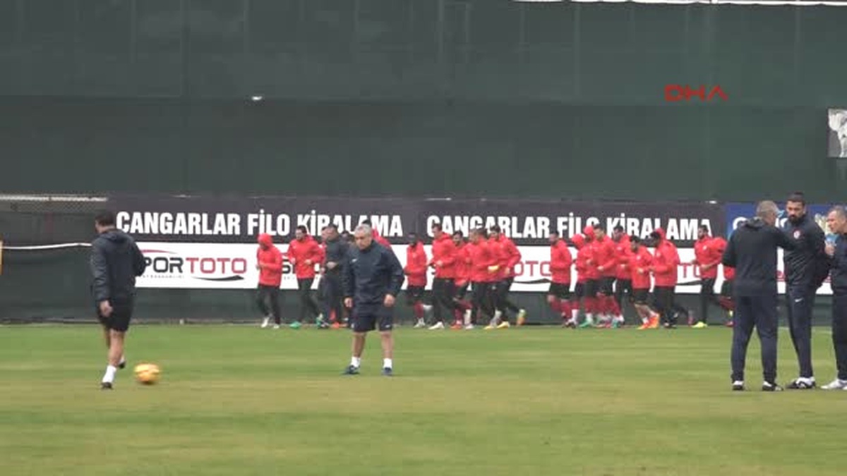 Antalyaspor Yağmur Altında Çalıştı