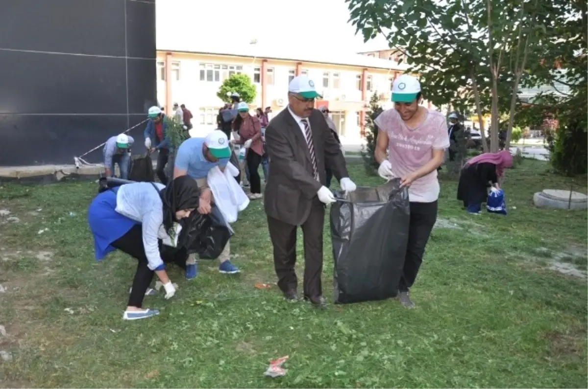 Arguvanlı Öğrencilerden Çevre Temizliği