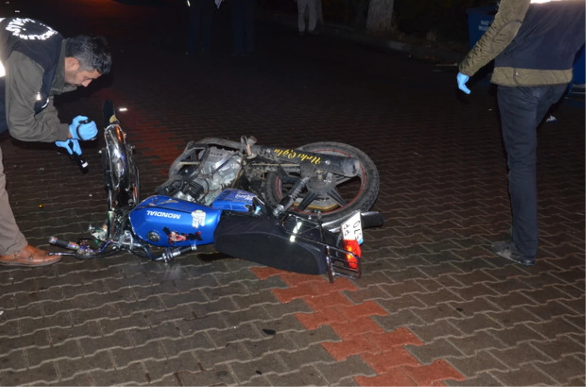 Aydın\'da Motosiklet Kamyonete Çarptı: 2 Ölü