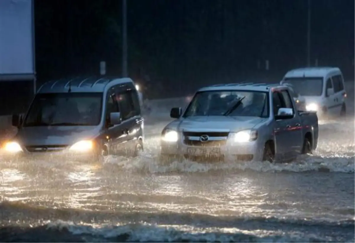 Ayvalık, Sel Sularına Teslim Oldu (2)