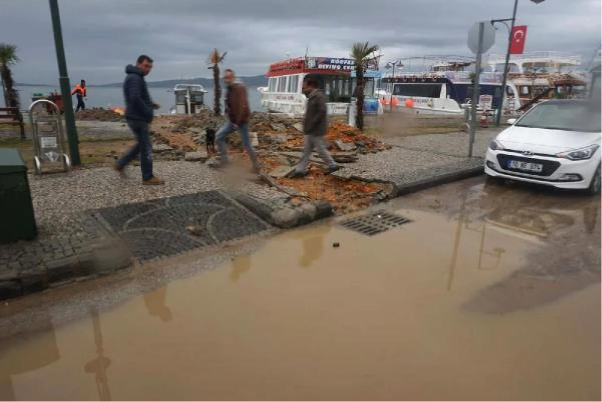 Ayvalık, Sel Sularına Teslim Oldu (4)