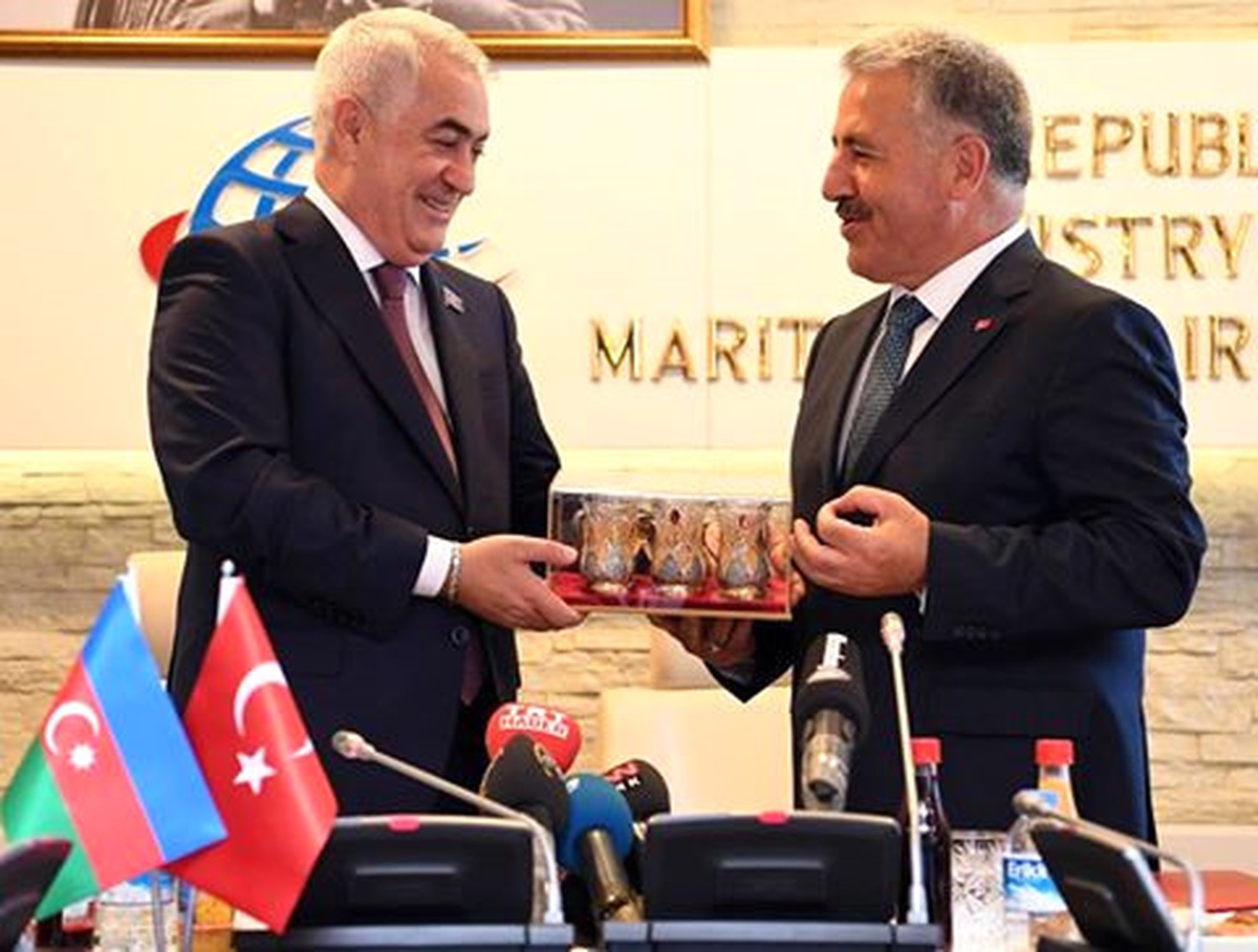 Bakan Arslan, Azerbaycan Demiryolları İdaresi Başkanı Cavid Gurbanov ile Görüştü