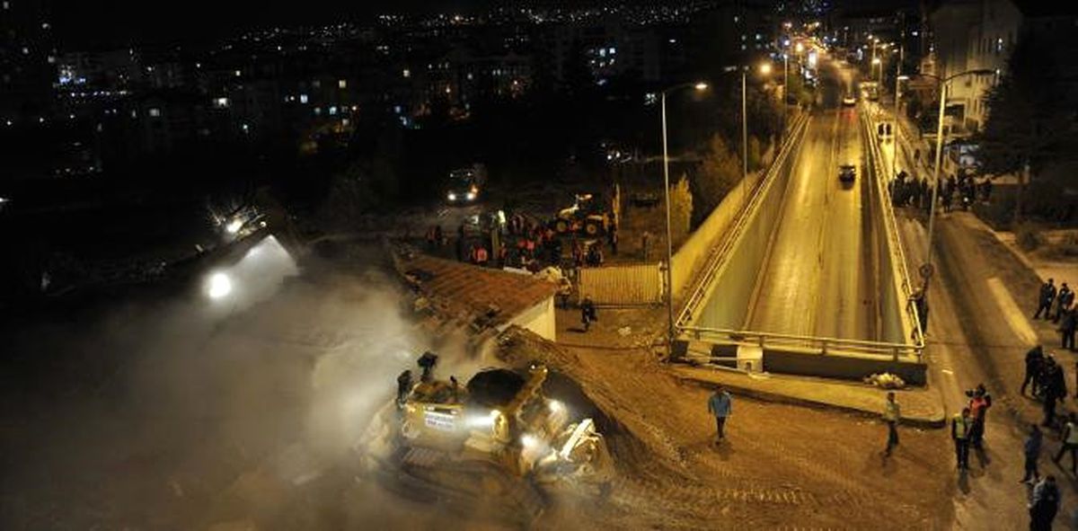 Başkent\'te 1071 Malazgirt Bulvarı\'ndaki Gecekondu Kaldırıldı