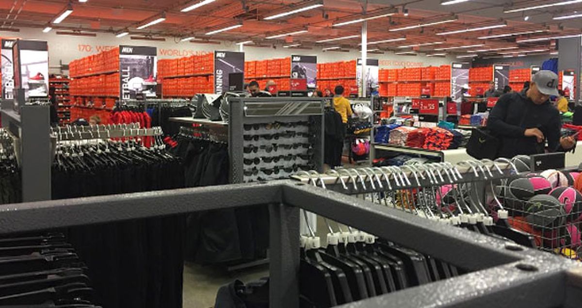 Amerika'daki Ayakkabı Mağazası, Black Friday Çılgınlığında Adeta Yağmalandı