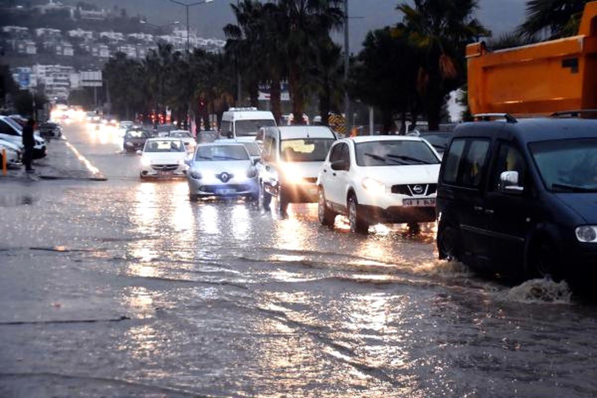 Bodrum\'da Şiddetli Lodos Etkili Oldu (2)