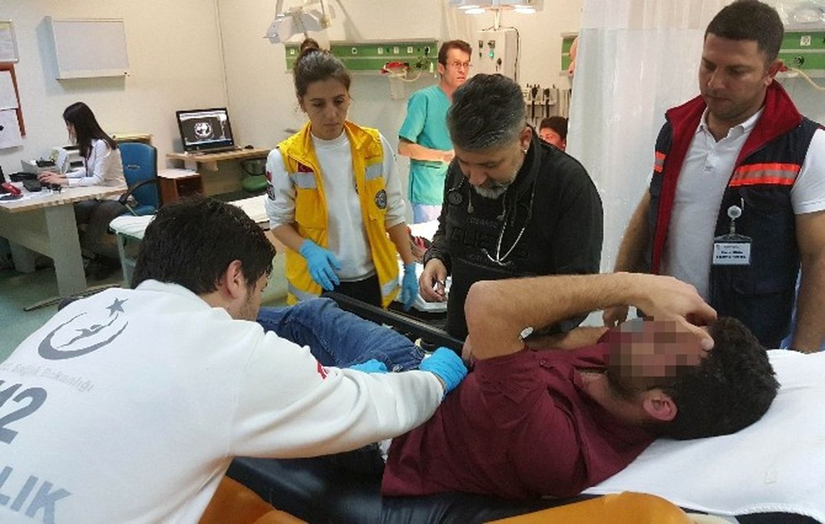 Bulanıma Giren Genç Kendini Bıçakladı