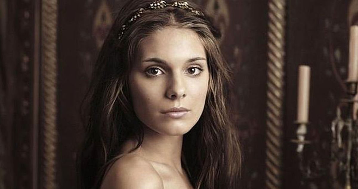 Ünlü Aktris Caitlin Stasey, Yanlışlıkla Bilgisayarındaki Çıplak Görüntülerini Yayınladı