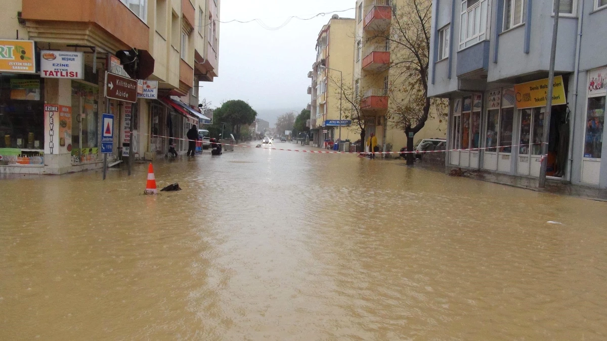 Çanakkale\'de Şiddetli Sağanak Yaşamı Olumsuz Etkiledi (2)