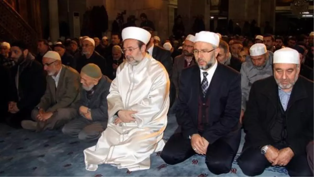 Diyanet İşleri Başkanı Görmez, Sabah Namazı Kıldırdı (2)