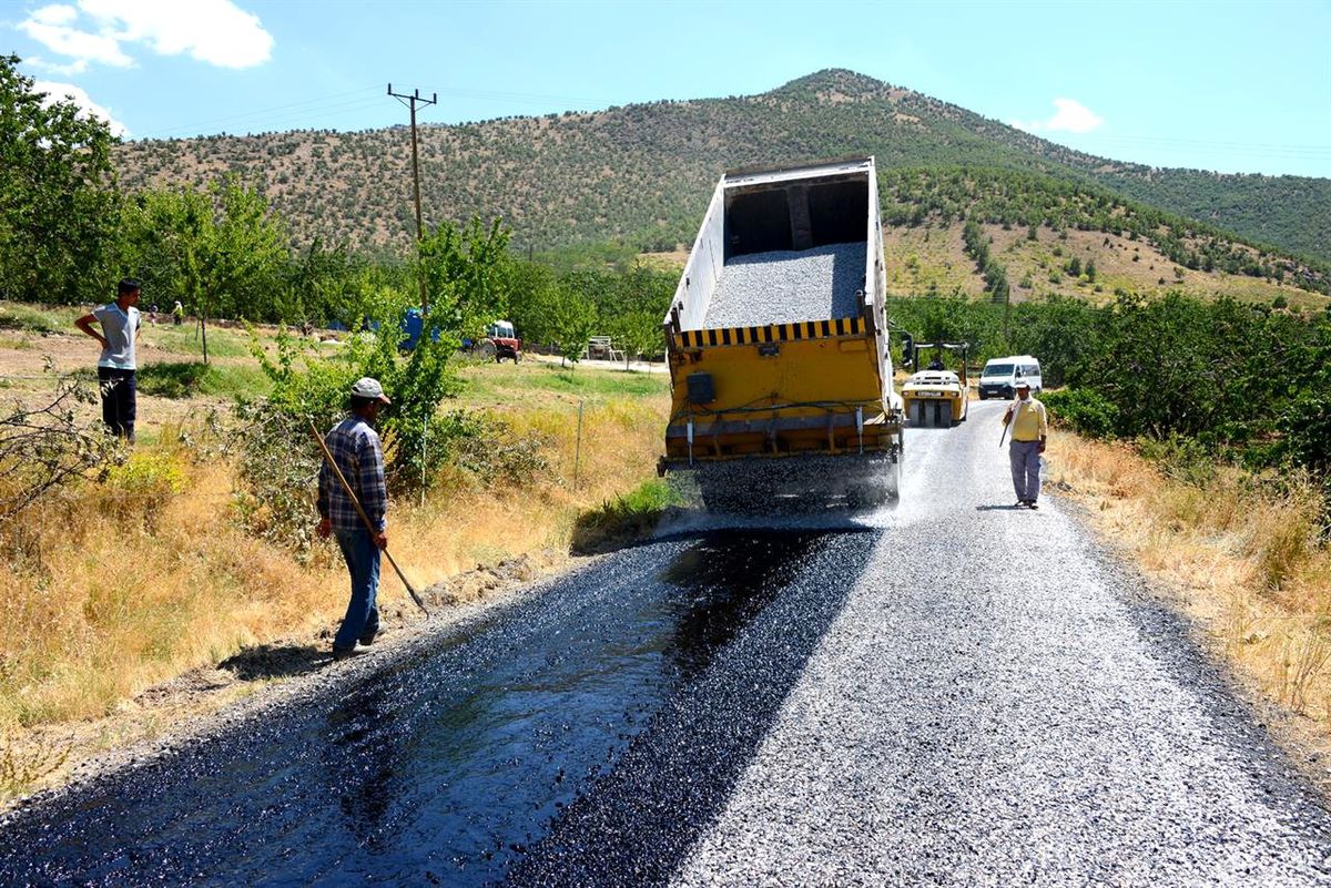 Doğanşehir\'de Yol Yapım Çalışmaları