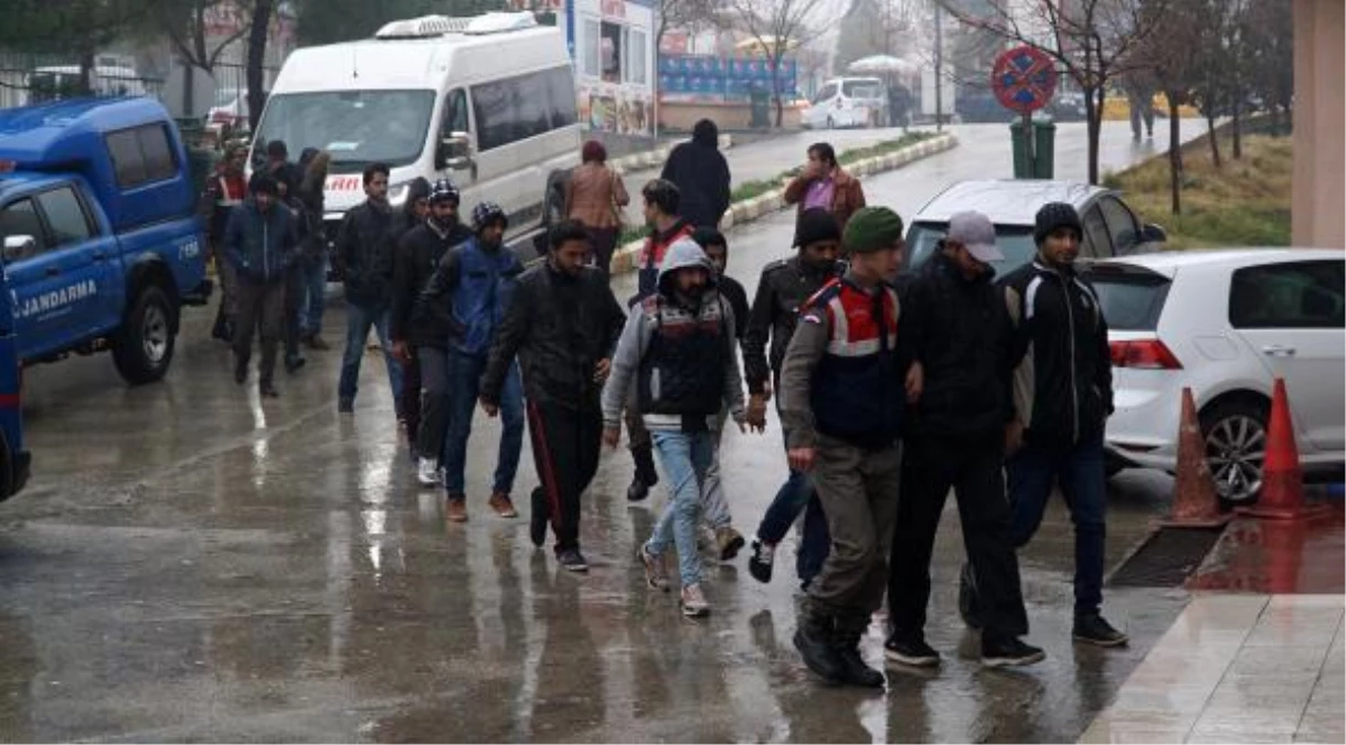 Edirne\'de 165 Kaçak Yakalandı, 2 Organizatör Tutuklandı