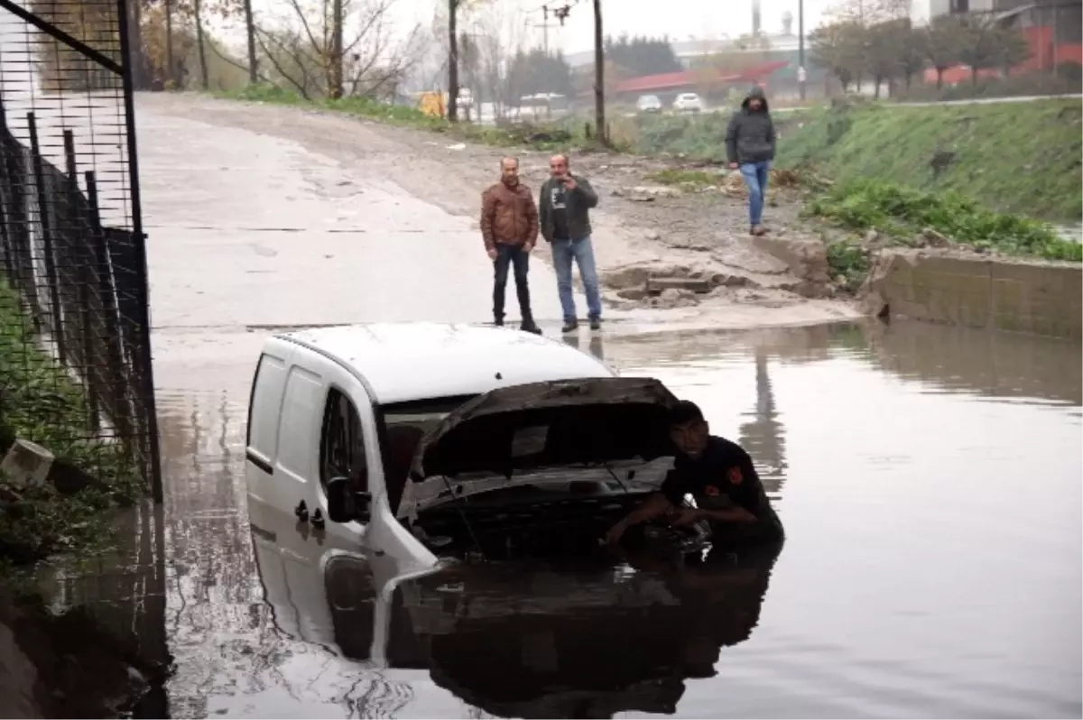 Fırıncının Ekmek Teknesi Suya Gömüldü, Gözyaşları İçinde İzledi