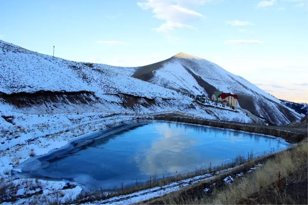 Erzurum\'da Soğuk Hava Göleti Dondurdu