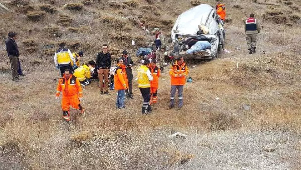 İmranlı\'da Trafik Kazası: 1 Ölü, 6 Yaralı