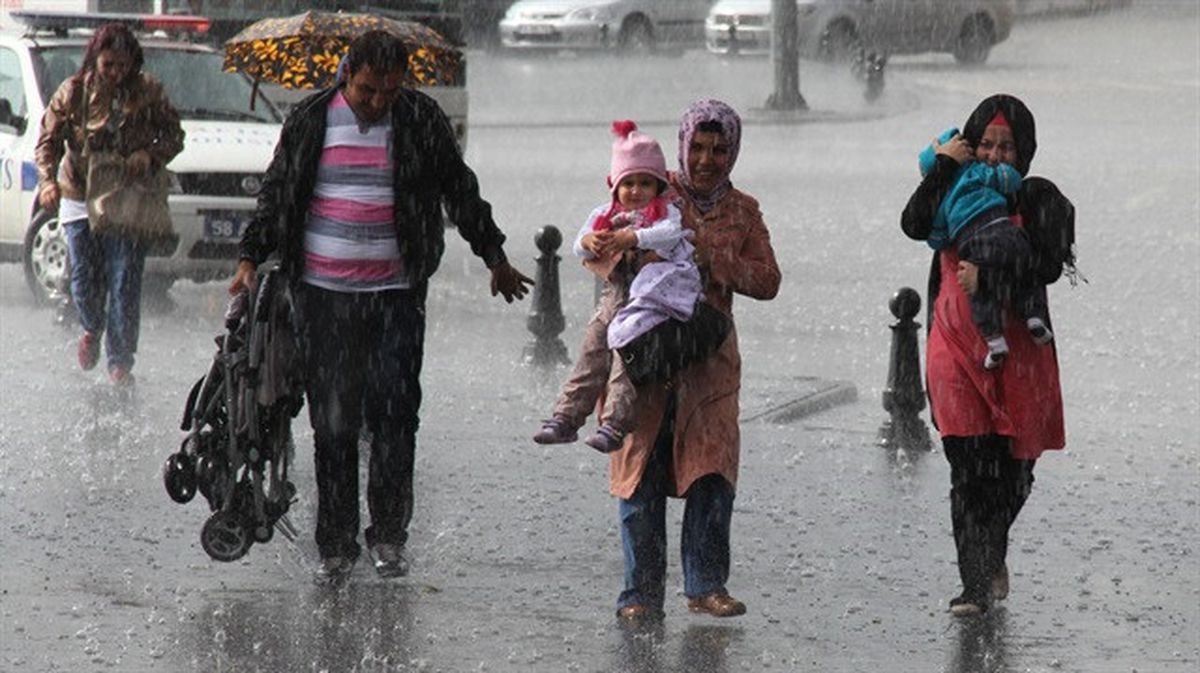 İstanbul\'da Sağanak Yağmur Etkisini Sürdürüyor