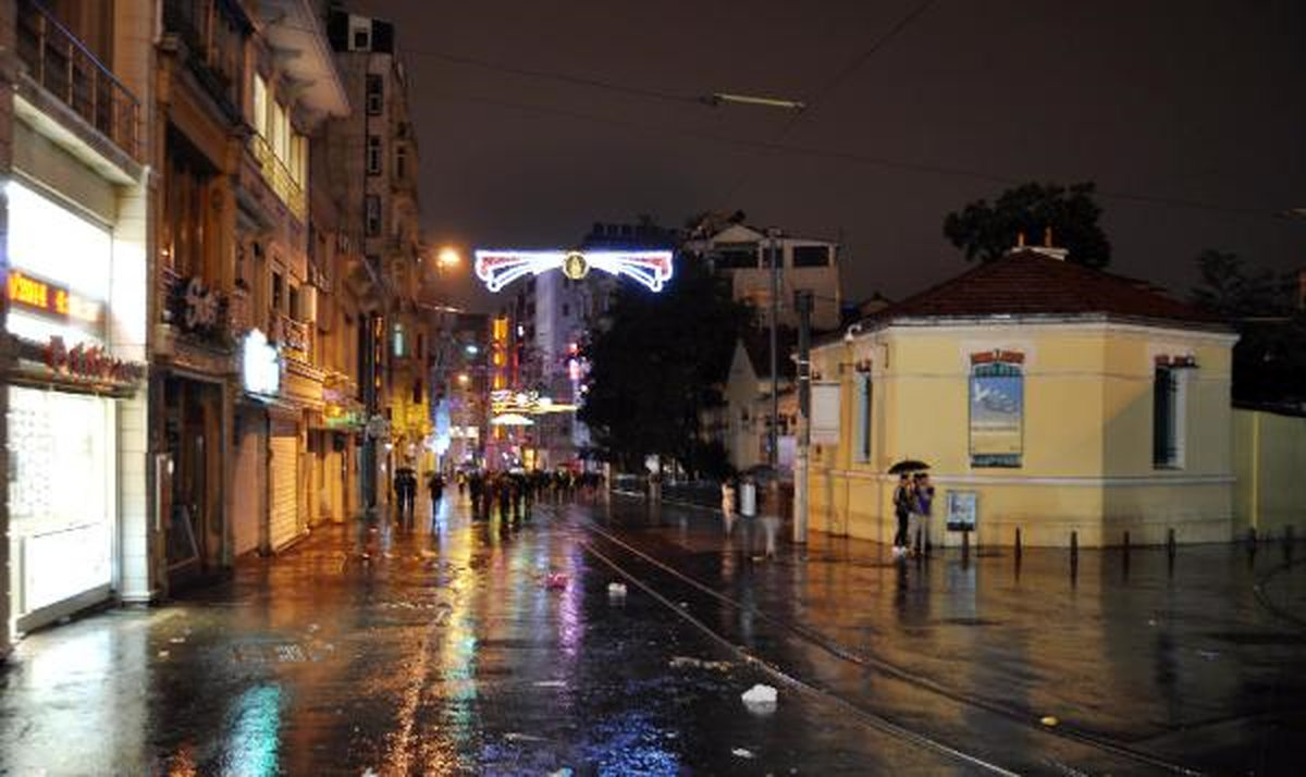 İstanbul\'da Yağış Gece de Etkisini Sürdürdü