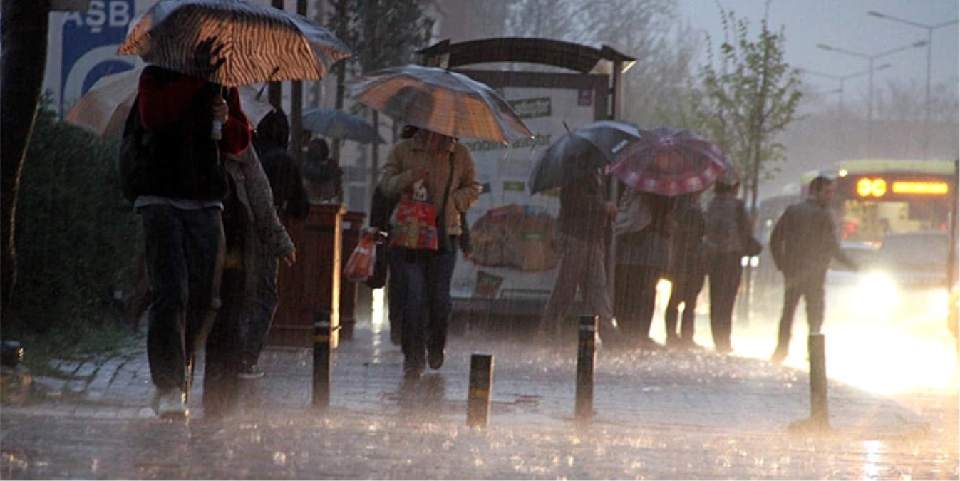 İstanbullulara Uyarı! Aralıksız Yağan Yağmur, Kenti Felç Edebilir