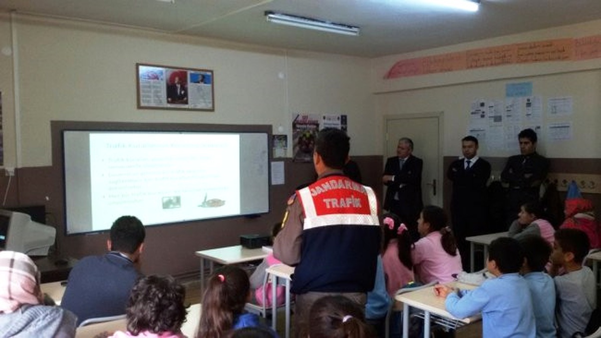 Jandarmadan Öğrencilere Trafik Semineri