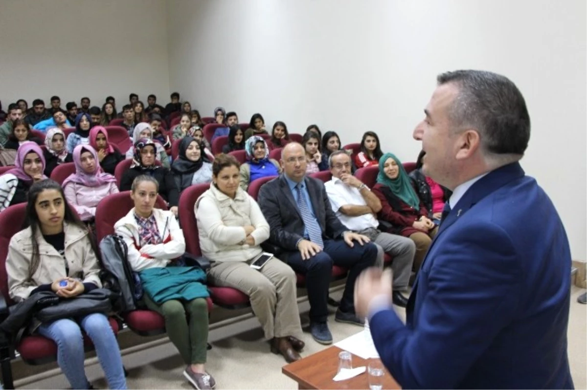 Kahta Meslek Yüksek Okulunda Kariyer Eğitimi Verildi