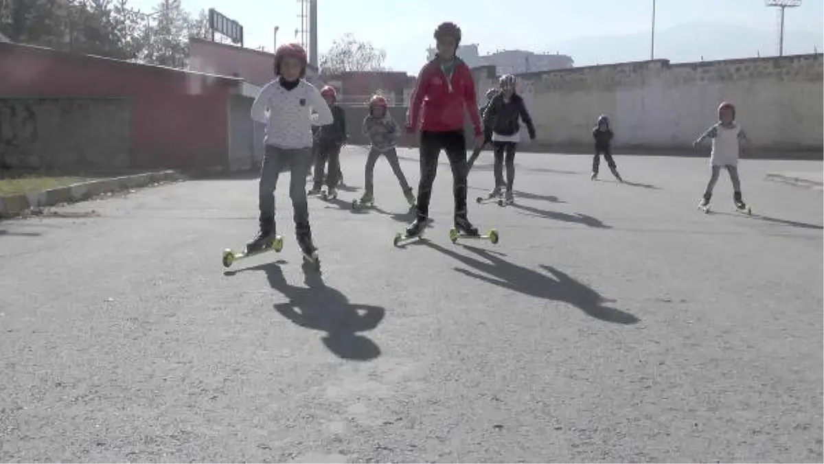 Kar Olmayınca Asfaltta Şampiyonaya Hazırlanıyorlar