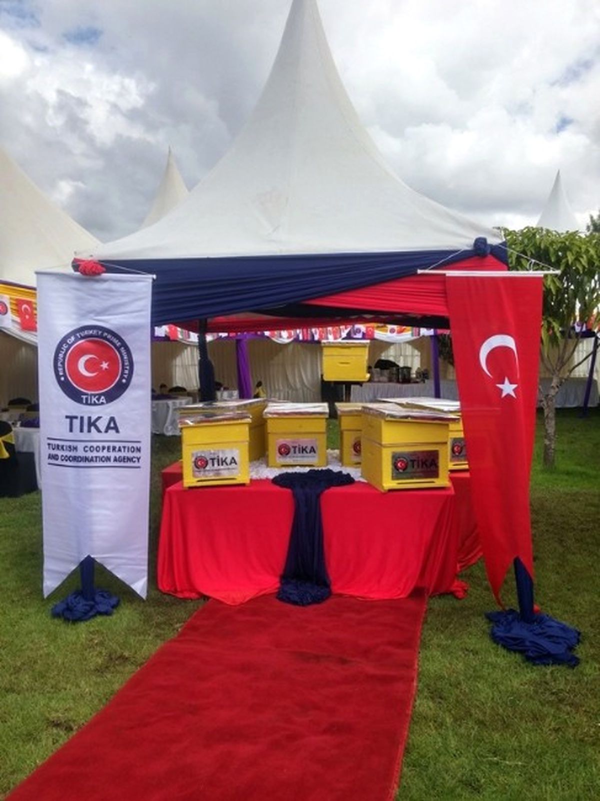 Kenya\'da Kooperatiflere Arıcılık Ekipmanı Desteği
