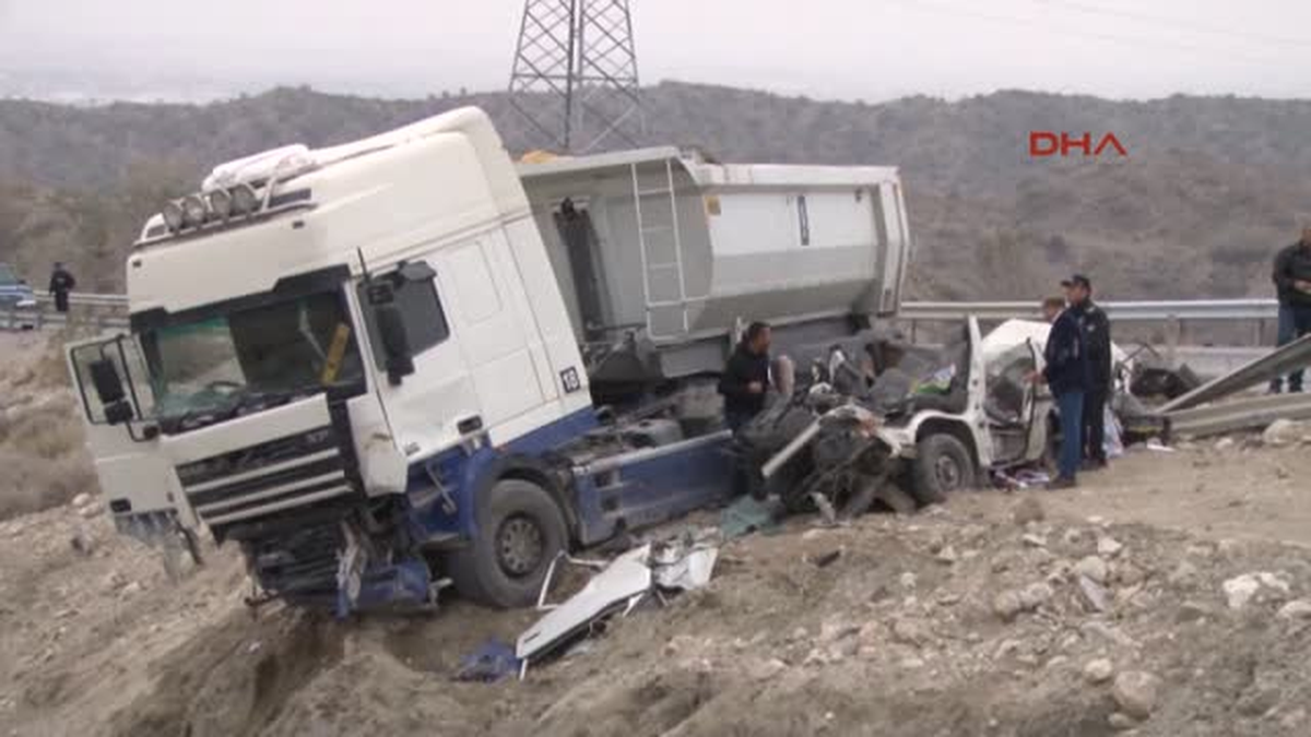 Kktc?de Okul Taşıtı Kaza Yaptı