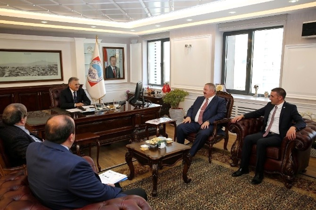 Kosb Başkanı Nursaçan Başkan Büyükkılıç\'ı Ziyaret Etti