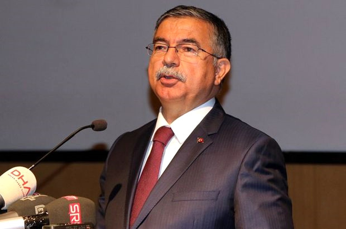 Milli Eğitim Bakanı Yılmaz\'dan Adana\'daki Yangınla İlgili Açıklama