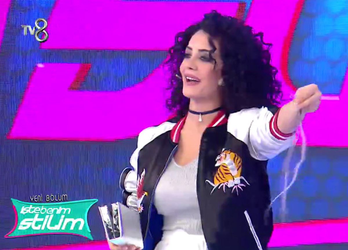 O Yarışmacının Saçları Elinde Kaldı!